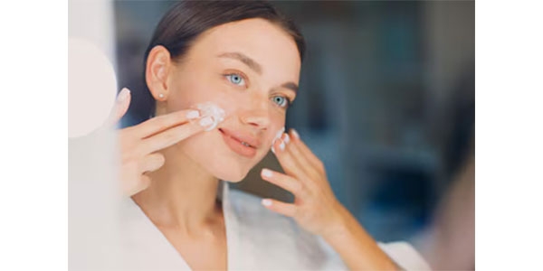 بهترین ضد آفتاب بی رنگ برای پوست چرب