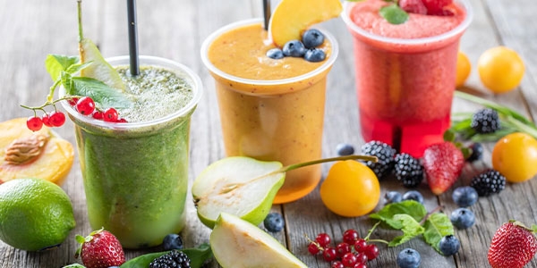 چگونه با پروتئین وی اسموتی‌های عضله‌ساز درست کنیم؟